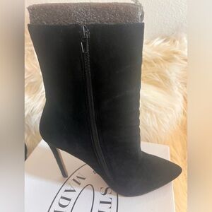 STEVE MADDEN - In Box Wagner Black Suede Boots Sz 8.5